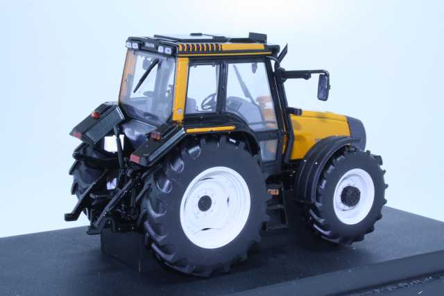 Valtra Mezzo Hi-Tech 6850, orange