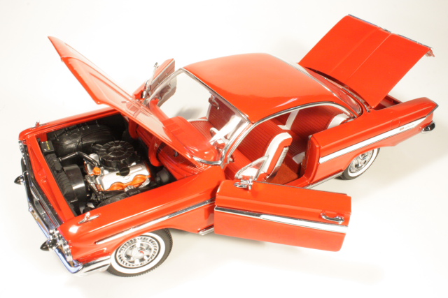 Chevrolet Impala Sport Coupe 1961, punainen