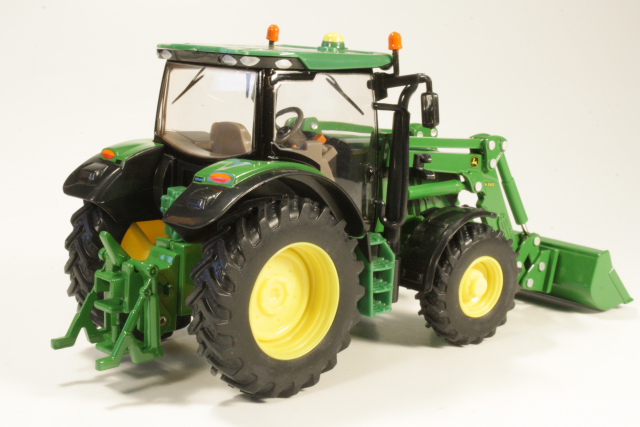 John Deere 6150R + etukuormaaja, vihreä