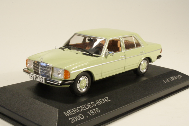 Mercedes 200D (w123) 1976, vaaleanvihreä - Sulje napsauttamalla kuva