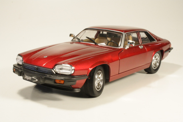 Jaguar XJS 1975, red