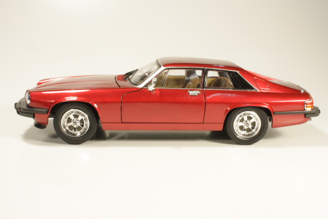 Jaguar XJS 1975, punainen - Sulje napsauttamalla kuva