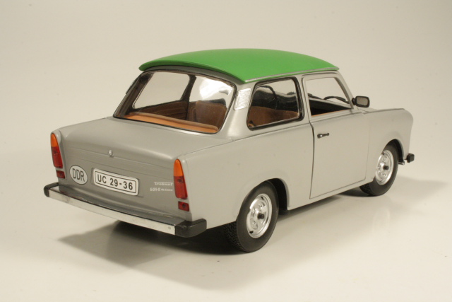 Trabant 601S Deluxe, harmaa/vihreä - Sulje napsauttamalla kuva