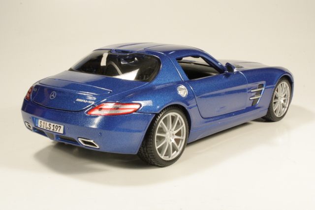 Mercedes SLS AMG 2010, sininen
