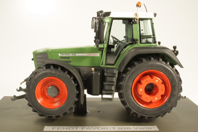 Fendt Favorit 926 Vario 1996, vihreä - Sulje napsauttamalla kuva