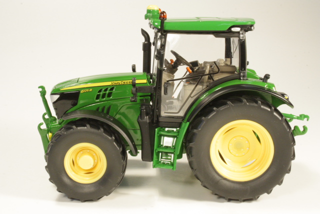 John Deere 6125R, green