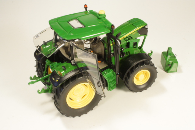 John Deere 6125R, green