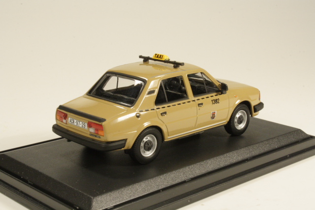 Skoda 120L Prague Taxi, ruskea