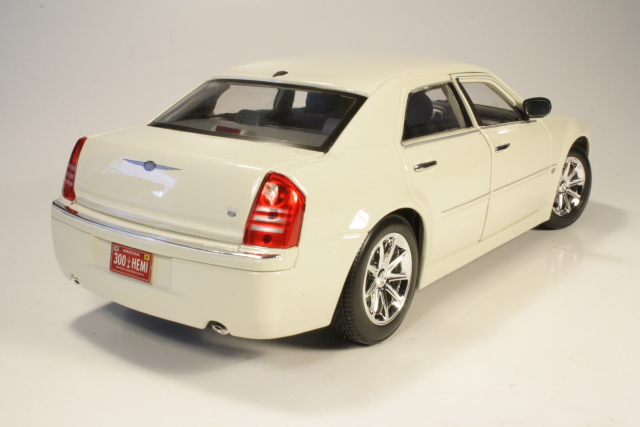 Chrysler 300 C Hemi, valkoinen - Sulje napsauttamalla kuva