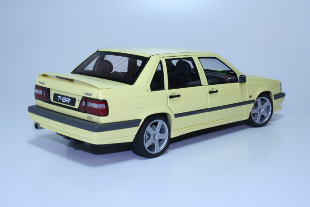 Volvo 850 T5R 1995, light yellow