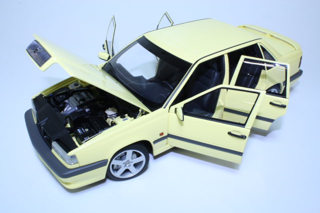 Volvo 850 T5R 1995, light yellow