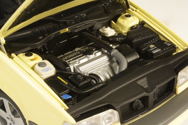 Volvo 850 T5R SW 1995, light yellow