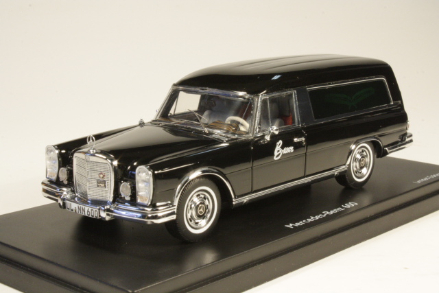 Mercedes 600 Ruumisauto
