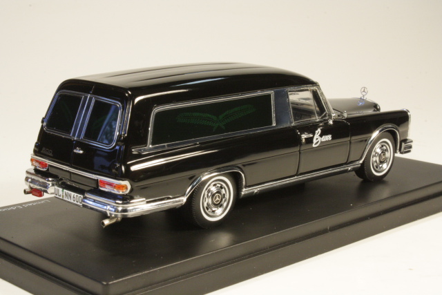 Mercedes 600 Ruumisauto