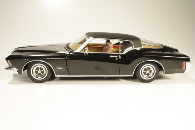 Buick Riviera GS 1971, black
