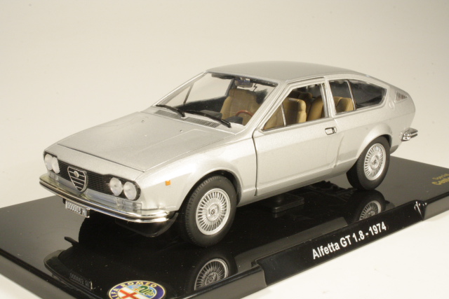 Alfa Romeo Alfetta GT 1.8 1974, silver