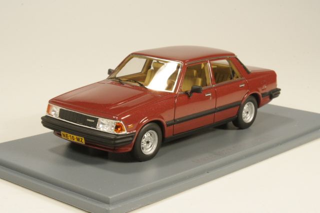 Mazda 626 Sedan Mk1 1982, punainen - Sulje napsauttamalla kuva