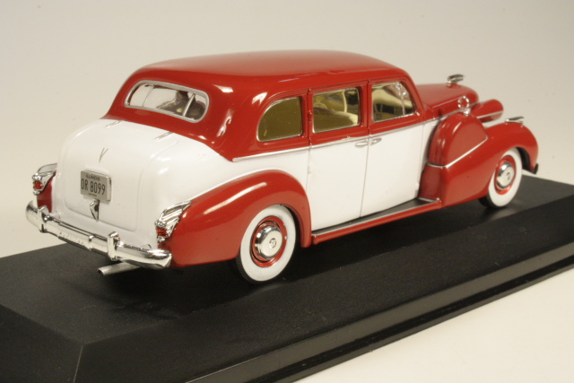 Cadillac Fleetwood Series 75 V8 1939, punainen/valkoinen