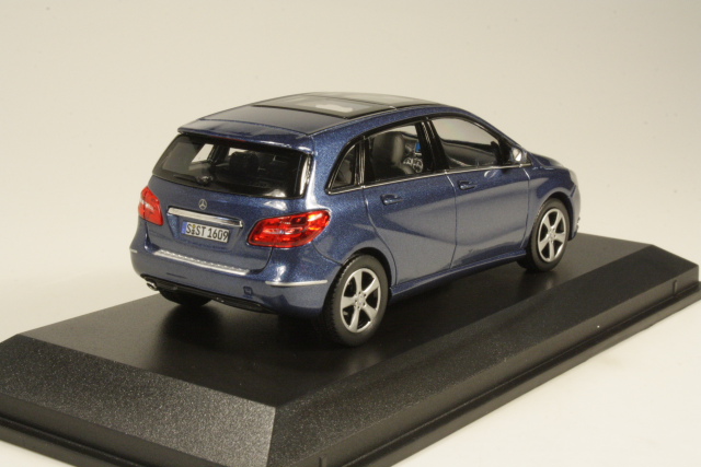 Mercedes B180 2011, blue