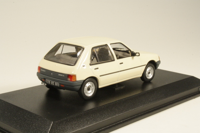 Peugeot 205 GL 4d 1988, beige