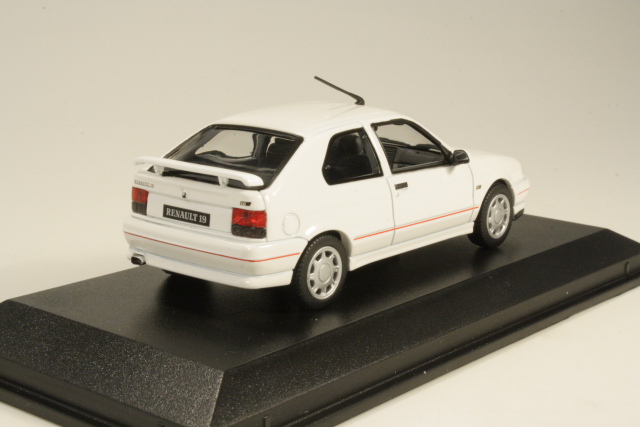 Renault 19 16S 1990, white