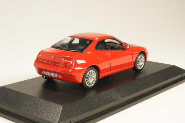 Alfa Romeo GTV 3.2 V6 2003, red