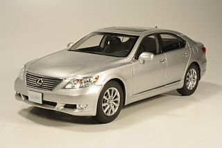 Lexus LS460 2010, silver