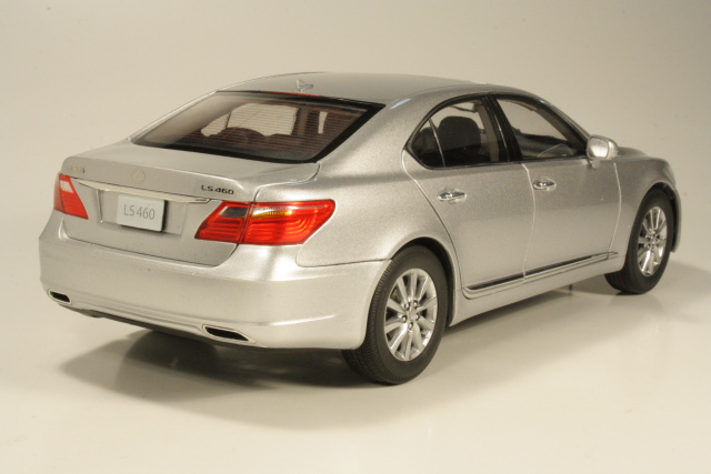 Lexus LS460 2010, silver