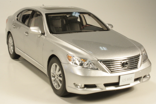 Lexus LS460 2010, silver