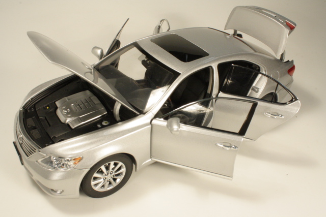 Lexus LS460 2010, silver