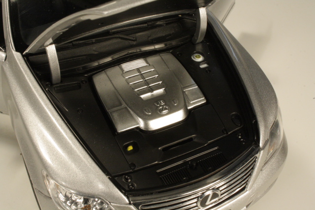 Lexus LS460 2010, silver