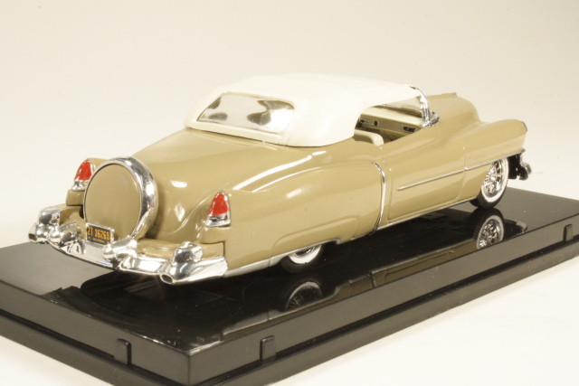 Cadillac Eldorado Canopy closed 1953, beige