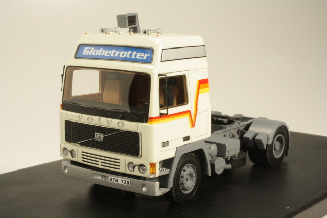 Volvo F12 Globetrotter 1980, kermanvalkoinen