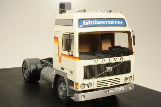 Volvo F12 Globetrotter 1980, kermanvalkoinen