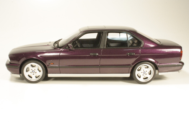 BMW M5 (e34), violetti - Sulje napsauttamalla kuva