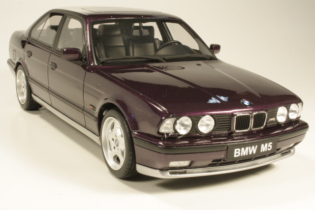 BMW M5 (e34), violetti - Sulje napsauttamalla kuva