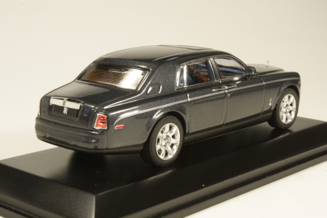 Rolls-Royce Phantom 2009, tummanharmaa