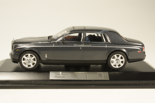 Rolls-Royce Phantom 2009, tummanharmaa