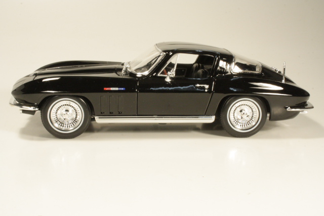 Chevrolet Corvette C2 1965, musta