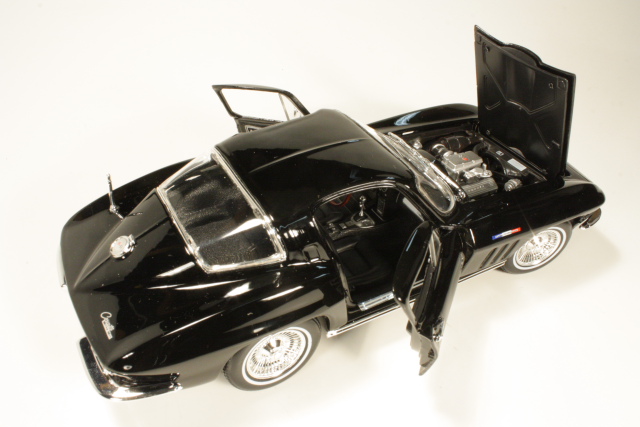 Chevrolet Corvette C2 1965, musta