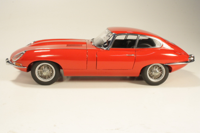 Jaguar E-Type 3.8 1961, punainen - Sulje napsauttamalla kuva