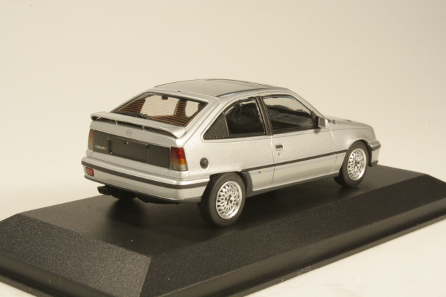 Opel Kadett E GSi 1989, hopea - Sulje napsauttamalla kuva