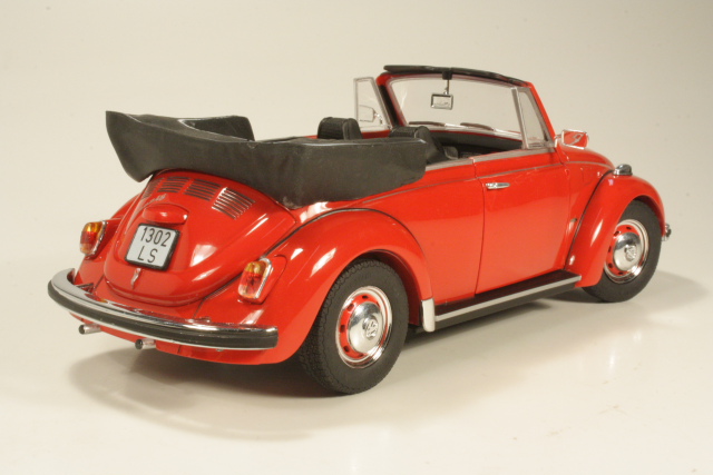 VW 1302LS Cabriolet 1971, punainen - Sulje napsauttamalla kuva