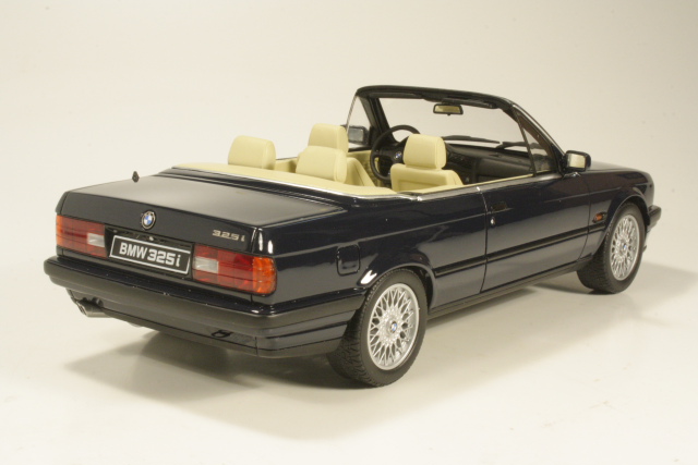 BMW 325i Cabrio (e30), tummansininen - Sulje napsauttamalla kuva