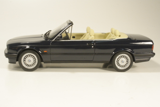 BMW 325i Cabrio (e30), tummansininen - Sulje napsauttamalla kuva