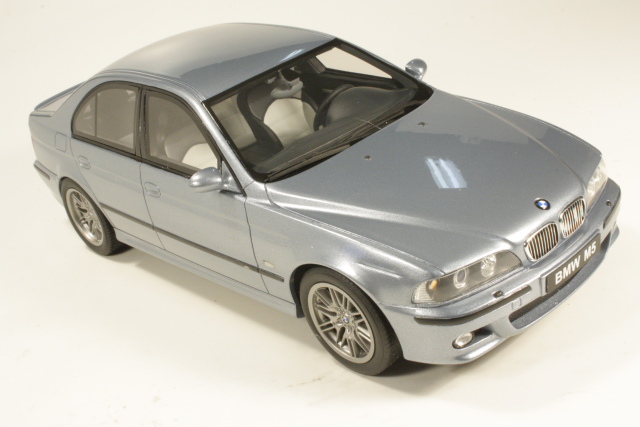 BMW M5 (e39), vaaleansininen