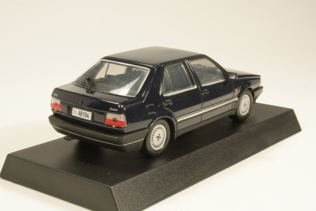Fiat Croma 1985, tummansininen "Carabinieri"
