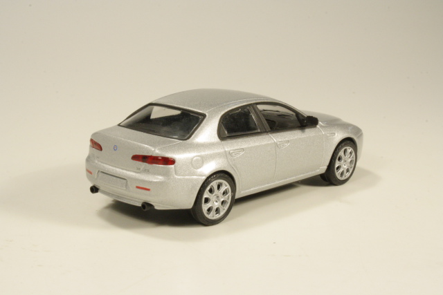 Alfa Romeo 159 2005, silver