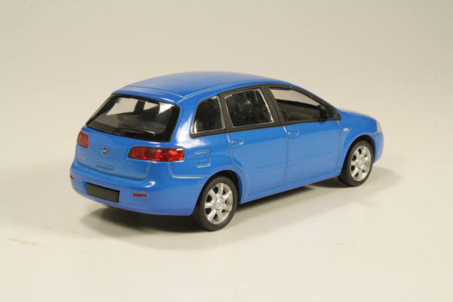 Fiat Croma 2005, sininen