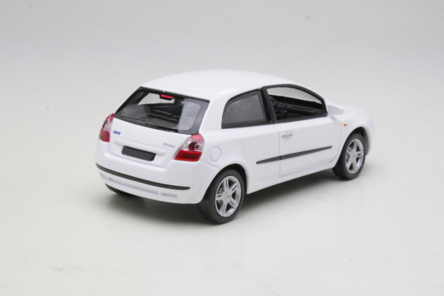 Fiat Stilo 3d 2001, valkoinen